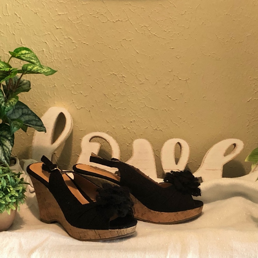 Black wedge heels